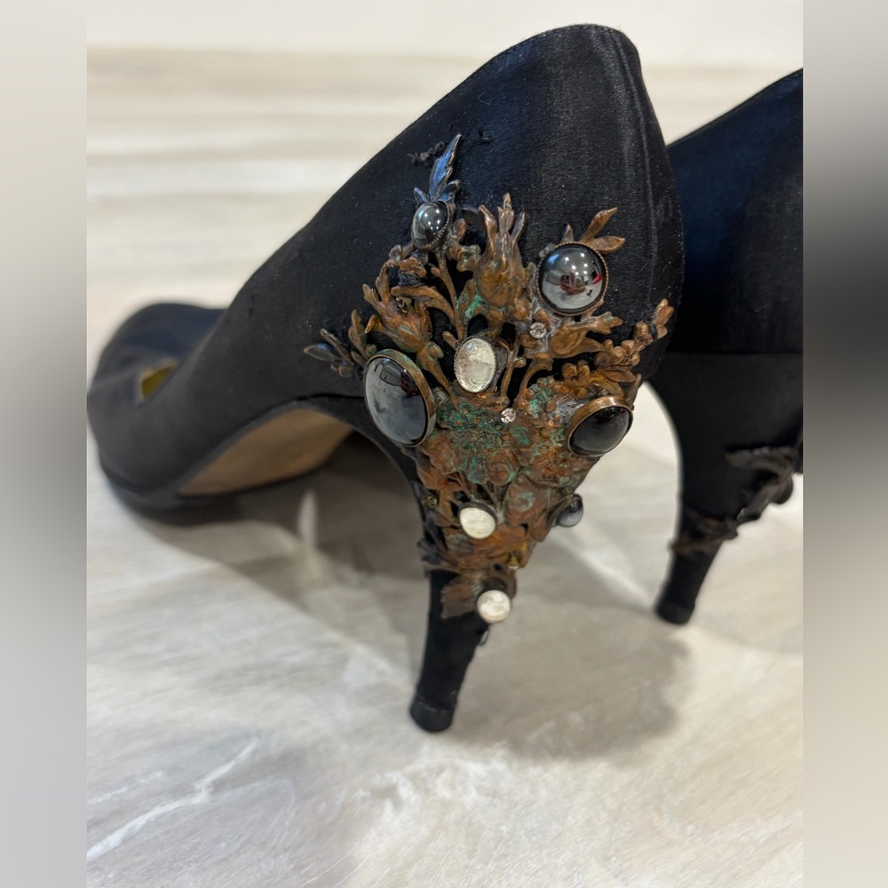 Sidonie Larizzi Italy Heels 7 Black Embellished Statement Designer Luxury Rare